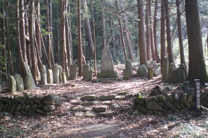 田村清顕公の墓