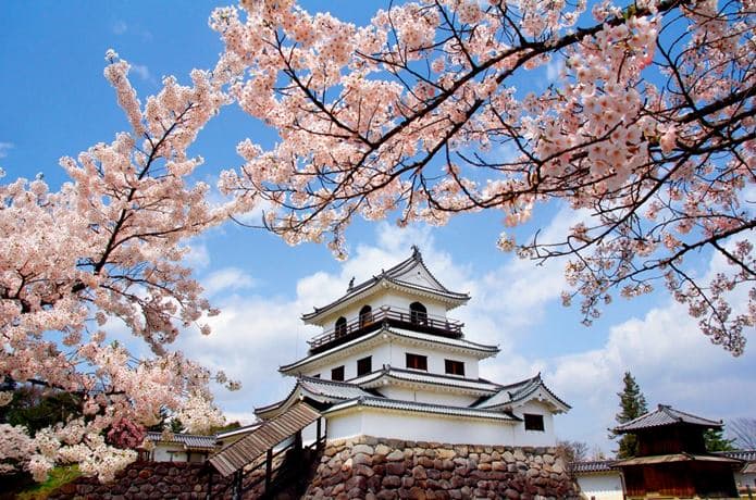 桜と白石城